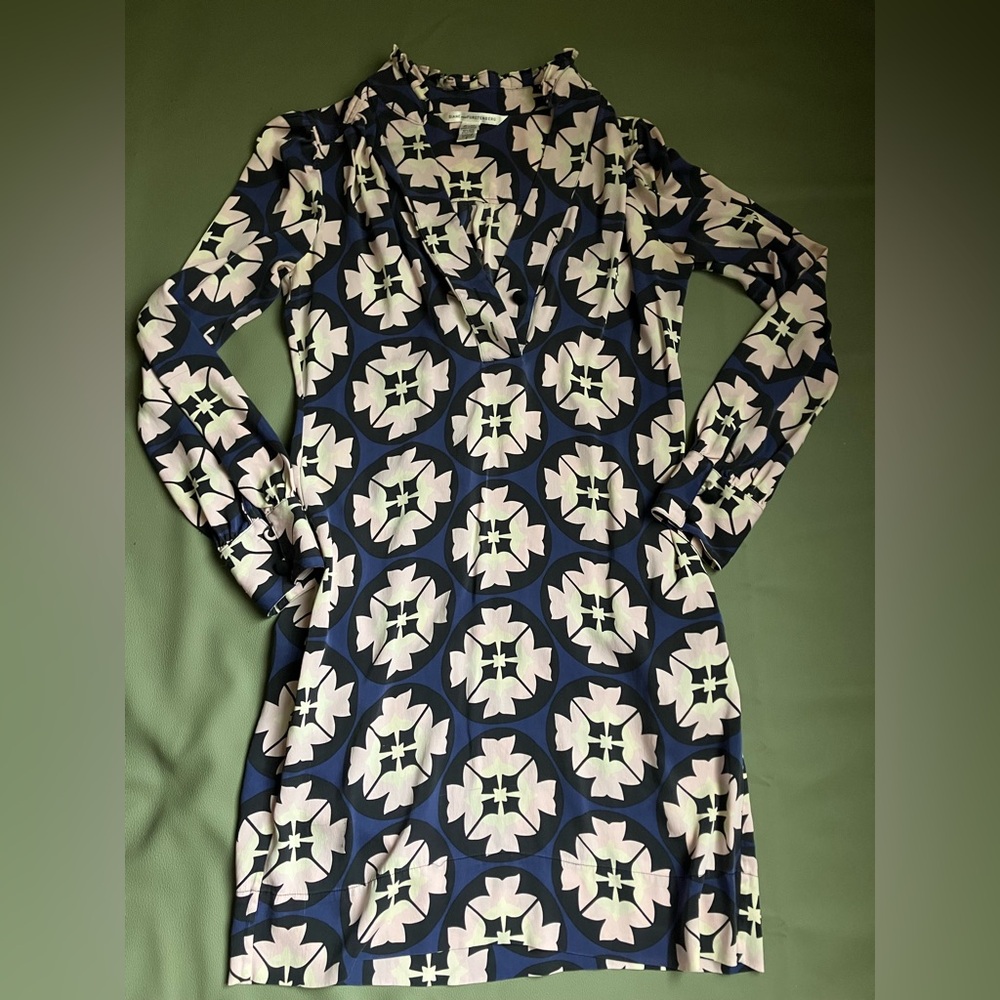 DVF Diane von Furstenberg Silk Long Sleeve Mini Dress Navy Geometric Size 8